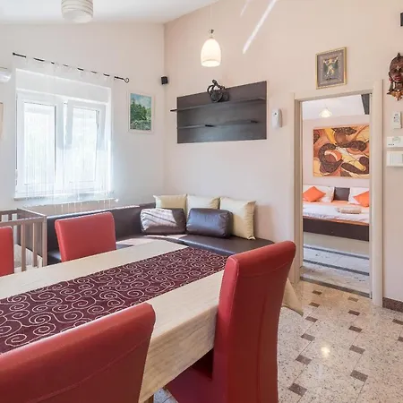 Superb Maxima With Private Pool, Sauna, Jacuzzi, Playground For Up To 18 Persons, Extra Pool Heating Available וילה