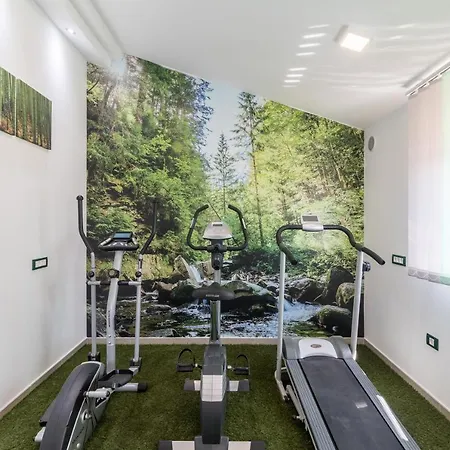 Superb Maxima With Private Pool, Sauna, Jacuzzi, Playground For Up To 18 Persons, Extra Pool Heating Available וילה *