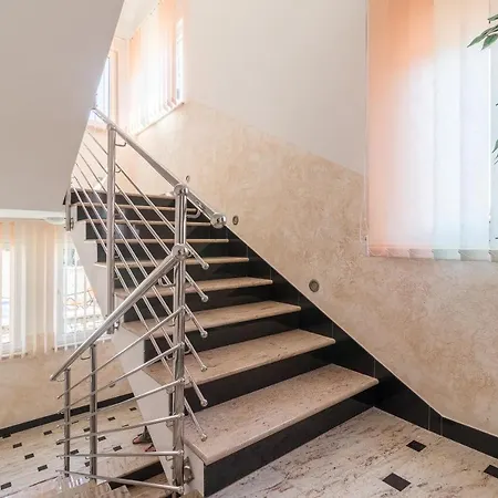 וילה Superb Maxima With Private Pool, Sauna, Jacuzzi, Playground For Up To 18 Persons, Extra Pool Heating Available