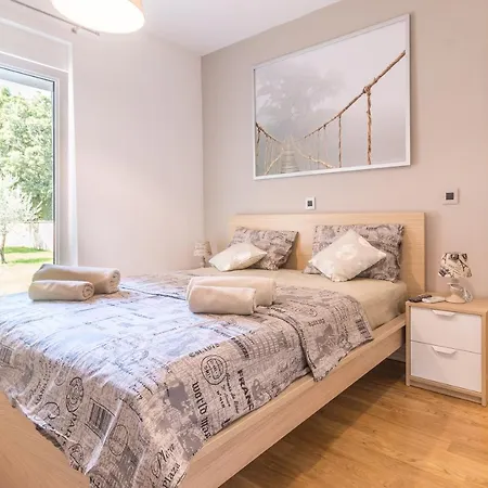 Superb Maxima With Private Pool, Sauna, Jacuzzi, Playground For Up To 18 Persons, Extra Pool Heating Available וילה