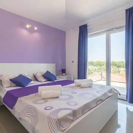 וילה Superb Maxima With Private Pool, Sauna, Jacuzzi, Playground For Up To 18 Persons, Extra Pool Heating Available Valtura