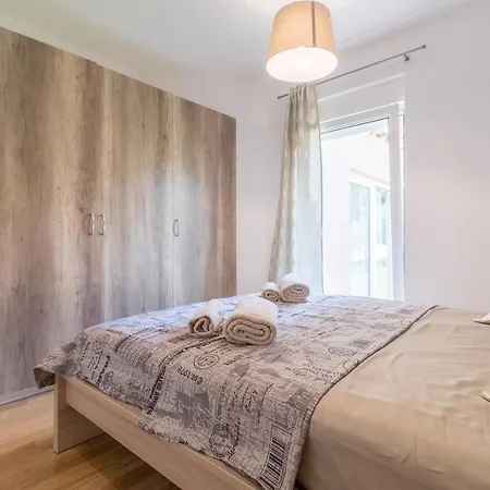 Superb Maxima With Private Pool, Sauna, Jacuzzi, Playground For Up To 18 Persons, Extra Pool Heating Available וילה