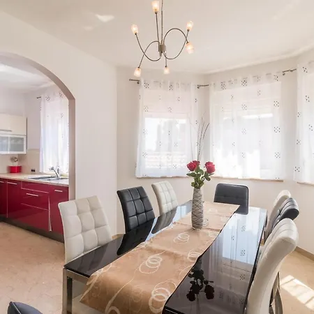 Superb Maxima With Private Pool, Sauna, Jacuzzi, Playground For Up To 18 Persons, Extra Pool Heating Available וילה *