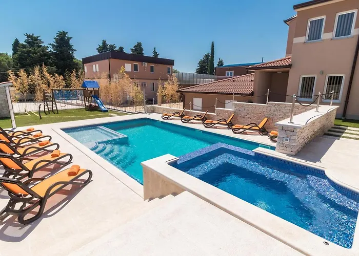 Superb Maxima With Private Pool, Sauna, Jacuzzi, Playground For Up To 18 Persons, Extra Pool Heating Available * Valtura