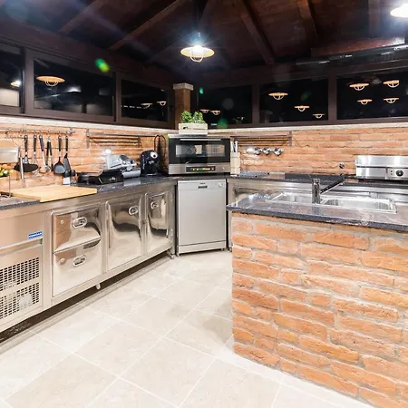 Superb Maxima With Private Pool, Sauna, Jacuzzi, Playground For Up To 18 Persons, Extra Pool Heating Available Βίλα