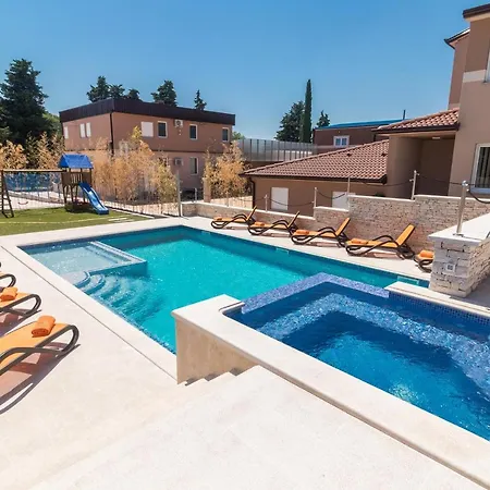 Superb Maxima With Private Pool, Sauna, Jacuzzi, Playground For Up To 18 Persons, Extra Pool Heating Available * Valtura